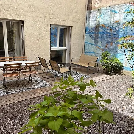 With Garden 1 Bedroom 3 People